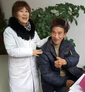 爱心听力验配师为61岁的彭水聋哑人配上了助听器